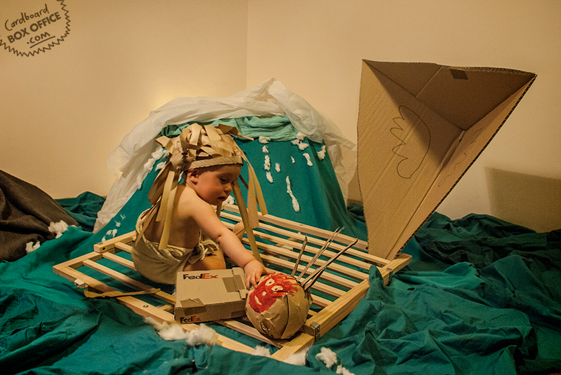 Illustration for article titled Awesome parents recreate famous movie scenes with their adorable baby